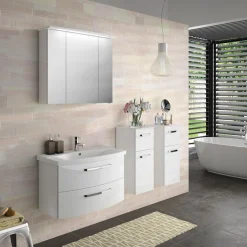 Saphir Badezimmerspiegelschrank »Serie 4010 Badezimmer-Spiegelschrank inkl. LED-Beleuchtung im Kranz« Badschrank 82 cm breit, 3 Türen, 6 Glas-Einlegeböden, inkl Türdämpfer