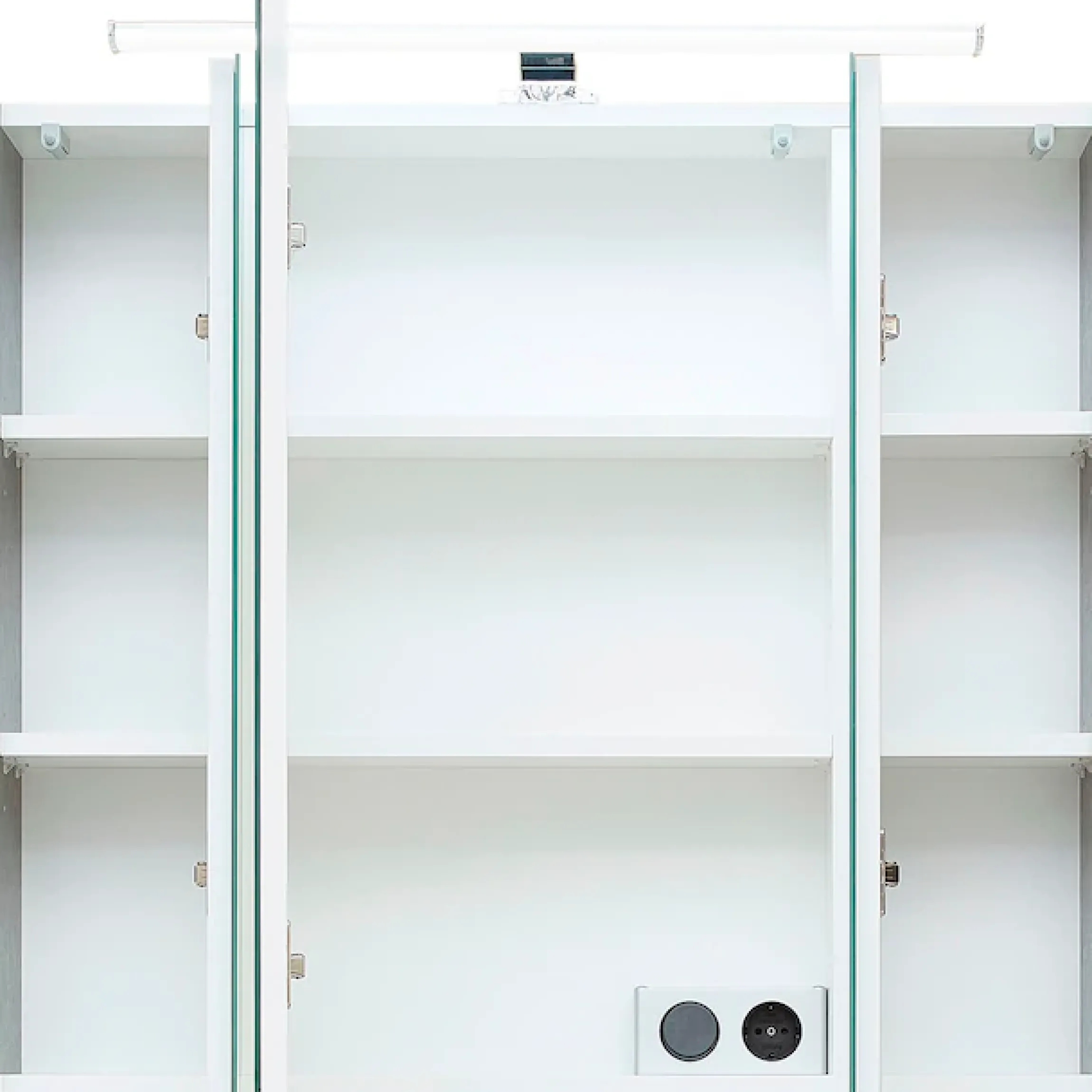 Saphir Badezimmerspiegelschrank »Quickset 945 Badschrank, 3 Spiegeltüren, 6 Einlegeböden, 80 cm breit« inkl. LED-Beleuchtung, Türdämpfer, Schalter-/Steckdosenkombination