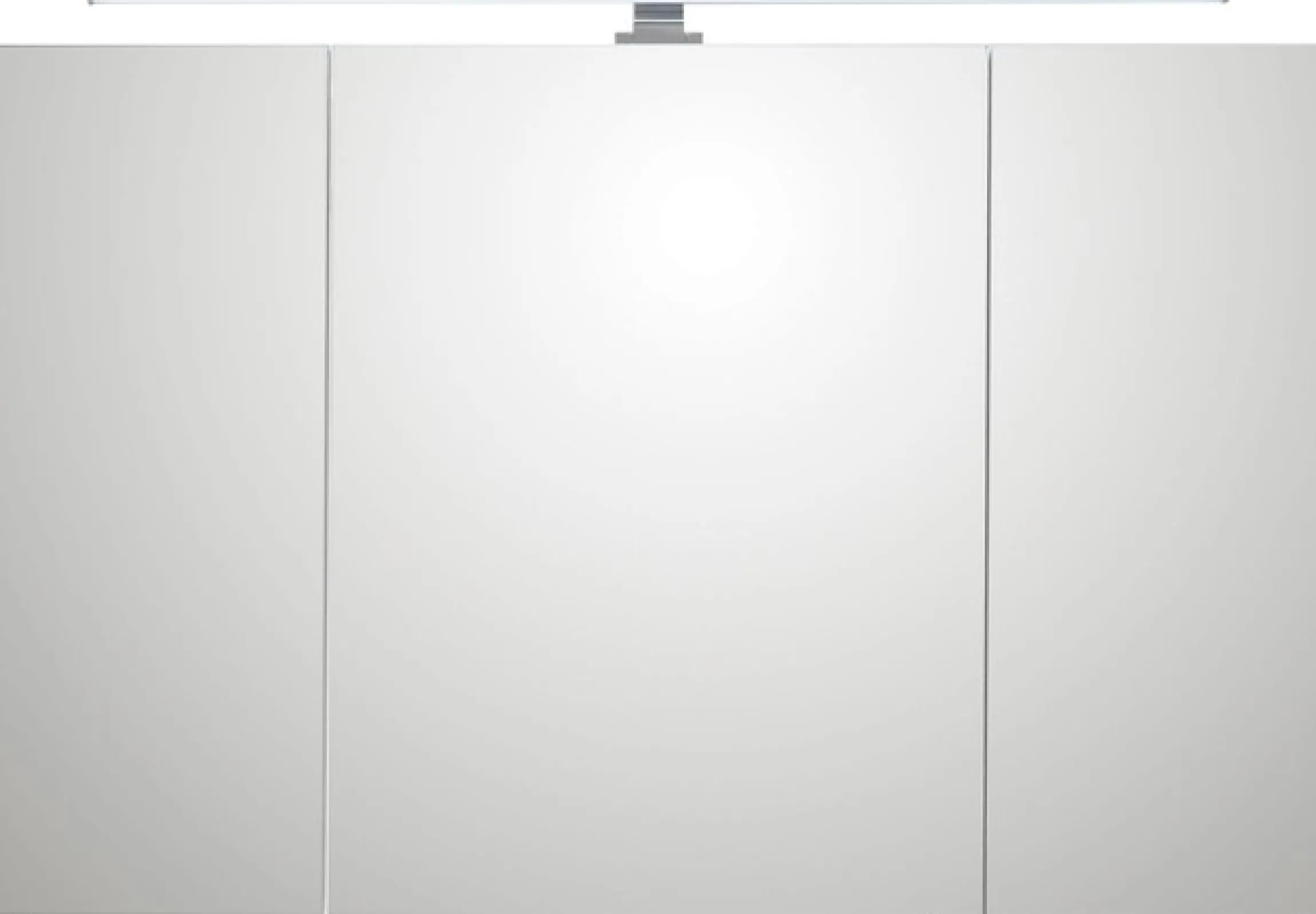 Saphir Spiegelschrank »Quickset Badezimmer-Spiegelschrank inkl LED-Aufsatzleuchte« 110 cm breit, inkl. Türdämpfer, 3 Spiegeltüren, mit Steckdose