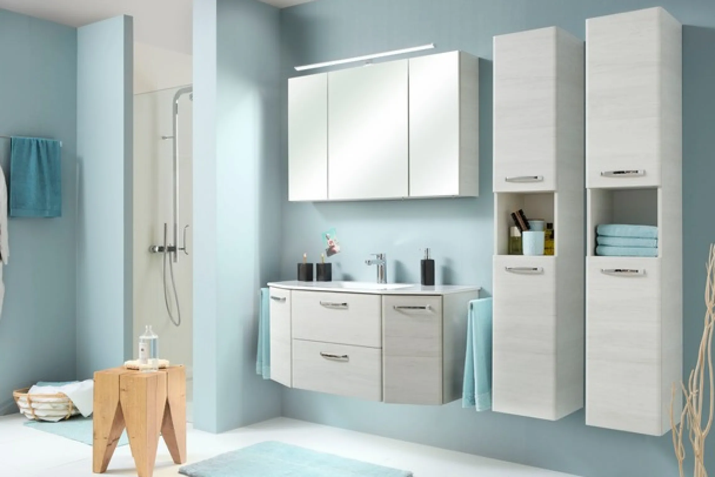 Saphir Spiegelschrank »Quickset Badezimmer-Spiegelschrank inkl LED-Aufsatzleuchte« 110 cm breit, inkl. Türdämpfer, 3 Spiegeltüren, mit Steckdose