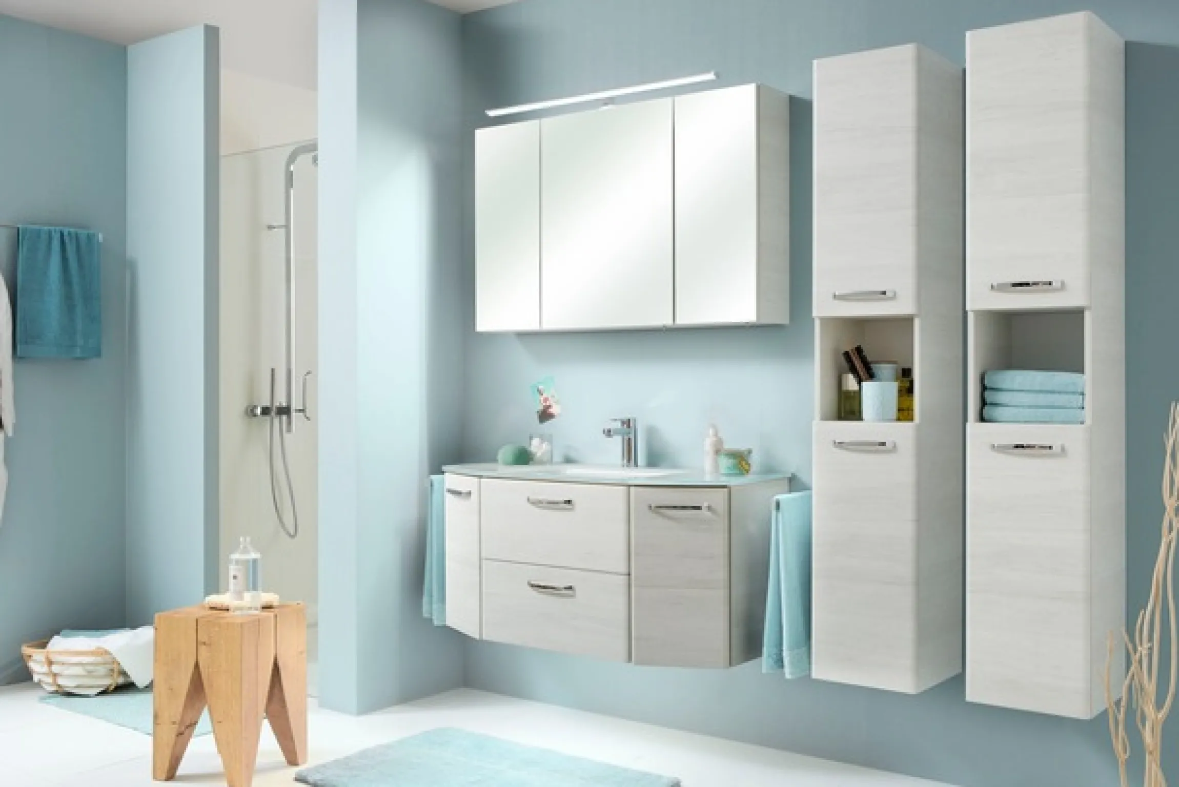 Saphir Spiegelschrank »Quickset Badezimmer-Spiegelschrank inkl LED-Aufsatzleuchte« 110 cm breit, inkl. Türdämpfer, 3 Spiegeltüren, mit Steckdose