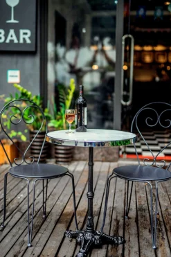 SIT Bistrotisch »Valencia mit Marmorplatte & elegantem Gusseisen-Fuß« Weiße Marmorplatte trifft auf markantes Fußdesign