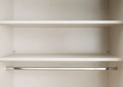 STAUD Schwebetürenschrank »Includo, Made in Germany« Mit vier verschiedenen Ausstattungsvarianten