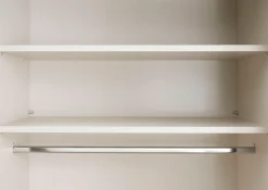 STAUD Schwebetürenschrank »Sinfonie Plus, edles Design in hochwertiger Qualität, Made in Germany« Mittelband in Mattglas und vier verschiedenen Ausstattungsvarianten