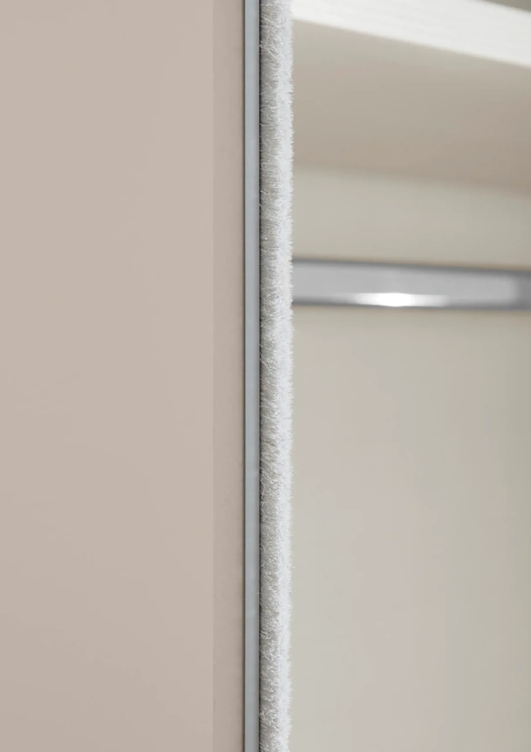 STAUD Schwebetürenschrank »Sinfonie Plus, edles Design in hochwertiger Qualität, Made in Germany« Mittelband in Mattglas und vier verschiedenen Ausstattungsvarianten