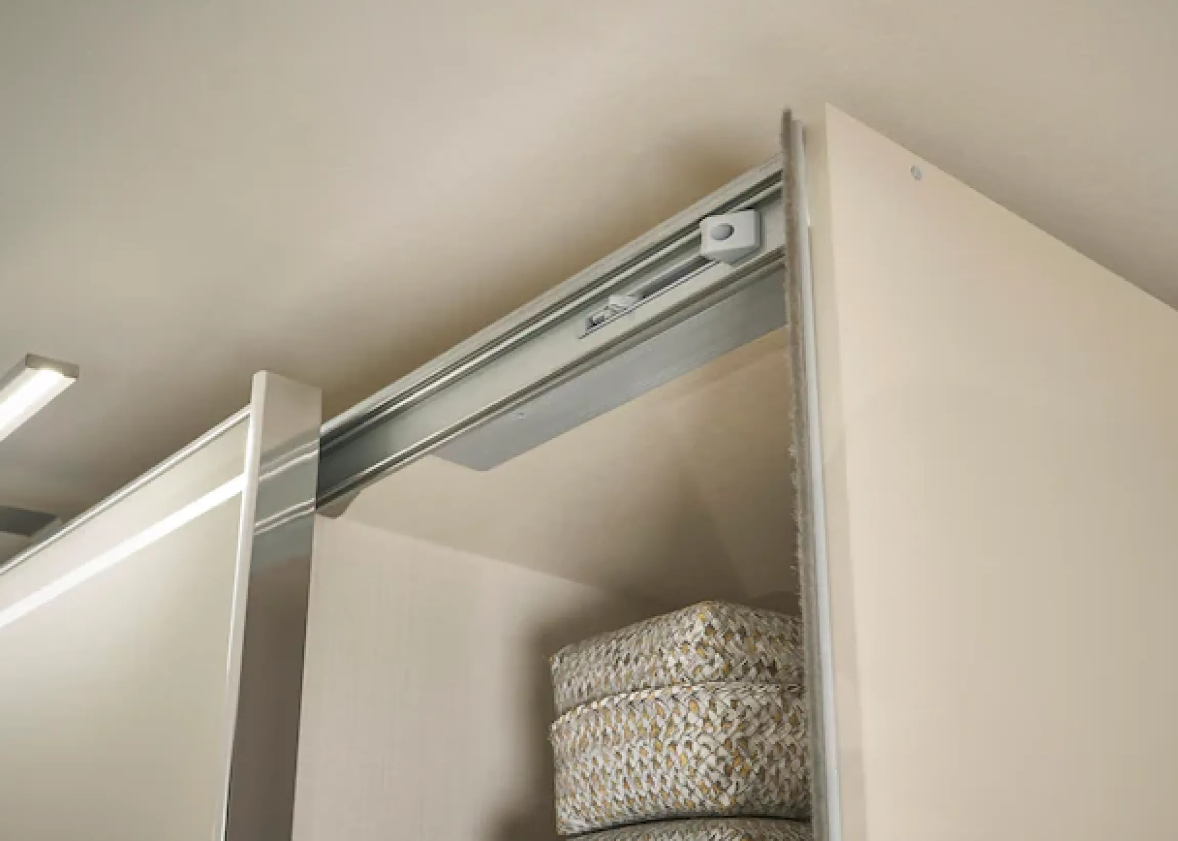 STAUD Schwebetürenschrank »Sonett 220, Made in Germany« mit vier verschiedenen Ausstattungsvarianten