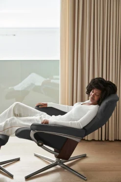 Stressless® Relaxsessel »Mayfair« Set, Relaxsessel mit Hocker,mit Hocker, mit Cross Base, Größe S, M & L, Holzakzent Braun