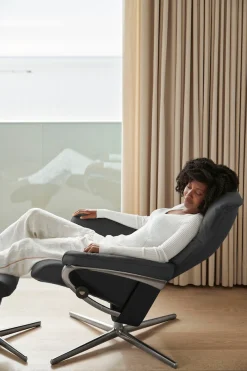 Stressless® Relaxsessel »Mayfair« mit Cross Base, Größe S, M & L, Holzakzent Schwarz
