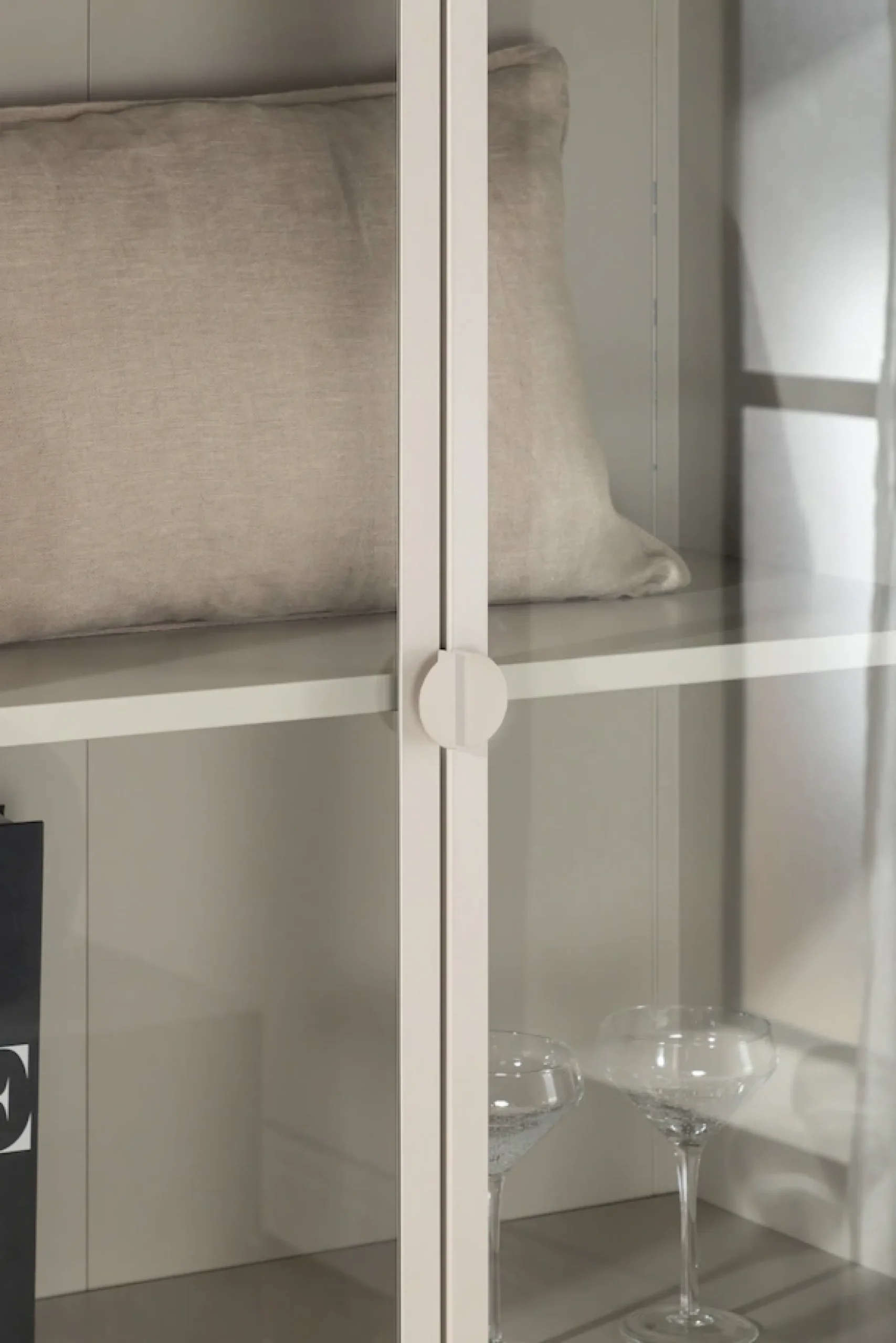 Venture Home Vitrine »Piring, hoher Stauraumschrank, 2 Türen, Höhe 190 cm« Hochschrank, Pulverbeschichtung, Glastüren, hoch, anspruchsvoll