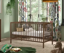 Vipack Babybett »DINO, ideal für Ihr Kinderzimmer, Made in Europe, Buche massiv« 70/140cm, 3-fach höhenverstellbar, umbaubar, Buche Nussbaumfarbig