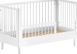 Vipack Babybett »Forrest, aus massiver Buche weiß lackiert, zeitloses Design« 3-fach höhenverstellbarer Lattenrost, sehr stabil gebaut