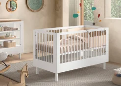 Vipack Babybett »Forrest, aus massiver Buche weiß lackiert, zeitloses Design« 3-fach höhenverstellbarer Lattenrost, sehr stabil gebaut
