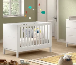 Vipack Babybett »in gradlinigem Design, standfest gebaut, pflegeleichte Oberfläche« 60x120 cm, 3-fach verstellbarer Lattenrost, Ausf. weiß lackiert