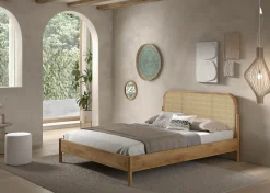 Vipack Bettgestell »Olive, Bettpfosten Eiche massiv und furnierten Bettseiten« mit hochwertigem Rattan-Geflecht Kopfteil, Rahmen Eiche massiv,ohne Lattenrost, mit höhenverstellbarem Rahmenbeschlag, zwei Breiten