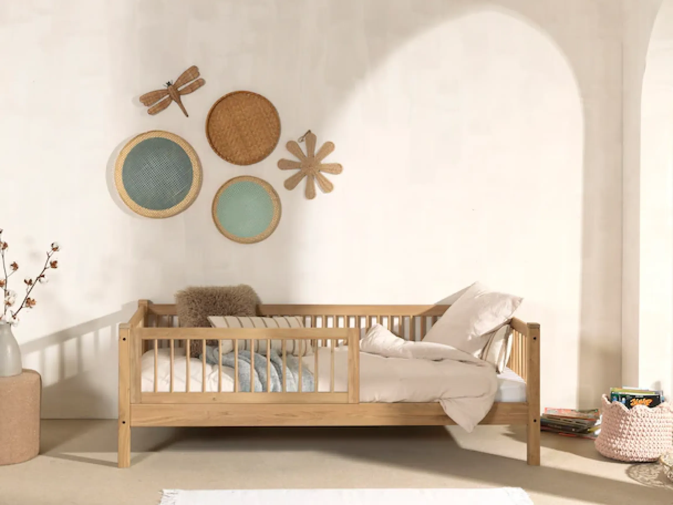 Vipack Daybett »Forrest 90/200 aus massiver Eiche, Oberfläche geölt, stabil gebaut« B/H/T ca. 207,5x68x97,5cm, inkl. Massivholz Rolllattenrost,mit Sprossenumrandung, Rausfallschutz vorne, ohne o. mit Bettschublade