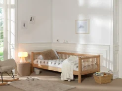 Vipack Daybett »Forrest mit Sprossenumrandung Ideal als Einzel- oder Gästebett« Liegefläche 90/200 cm, inkl. Rolllattenrost, Pfostenstärke55x55 mm,stabil und hochwertig gebaut, massiv Buche natur lackiert