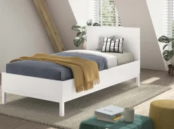 Vipack Einzelbett »in gradlinigem Design, glattem Kopfteil und pflegeleichter Oberfläche« 90x200, komfortable Liegehöhe, vielseitig, weiß lackiert