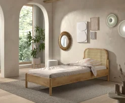 Vipack Einzelbett »mit massiven Bettpfosten und furnierten Bettseiten« 90/200 inkl. Lattenrost und trendigem Rattankopfteil