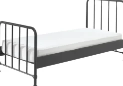 Vipack Jugendbett »Bronxx, Einzelbett 90/200, sehr stabil, romantische Optik« B/H/T ca. 96,5x110x206cm, inkl. Lattenrost, Bodenfreiheit,Oberfläche pulverbeschichtet, verschiedene Farben zur Wahl