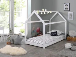 Vipack Kinderbett »Cabane, Kiefer massiv, Made in Europe, inklusive Rolllattenrost« wahlweise in 2 Farben und 2 Größen erhältlich,Bodenfreiheit ca. 2,5 cm zur besseren Belüftung, stabil gebaut