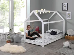 Vipack Kinderbett »Cabane, Kiefer massiv, Made in Europe, inklusive Rolllattenrost« wahlweise in 2 Farben und 2 Größen erhältlich,Bodenfreiheit ca. 2,5 cm zur besseren Belüftung, stabil gebaut