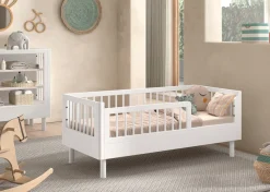 Vipack Kinderbett »Forrest Juniorbett 70/140 cm, mit Sprossen, Buche massiv« B/H/T ca.: 144x60x74 cm, mit Lattenrost, weiß lackiert,vorne mit Absturzschutz u. niedriger Betteinstieg