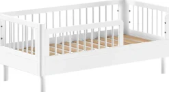 Vipack Kinderbett »Forrest Juniorbett 70/140 cm, mit Sprossen, Buche massiv« B/H/T ca.: 144x60x74 cm, mit Lattenrost, weiß lackiert,vorne mit Absturzschutz u. niedriger Betteinstieg