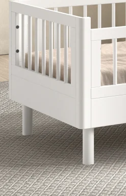 Vipack Kinderbett »Forrest Juniorbett 70/140 cm, mit Sprossen, Buche massiv« B/H/T ca.: 144x60x74 cm, mit Lattenrost, weiß lackiert,vorne mit Absturzschutz u. niedriger Betteinstieg