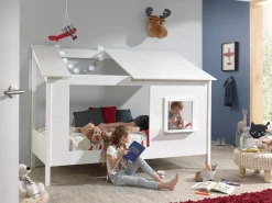Vipack Kinderbett »Hausbett, aus MDF und Massivholz weiß lackiert, inkl. Fenster vorne« B/H/T ca. 214x158,5x105cm, seitl. und hinten offen,wahlweise mit oder ohne Bettschublade auf Rollen