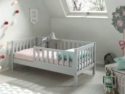 Vipack Kinderbett »Junior, Kiefermassiv mit umlaufenden Sprossengitter und Rolllattenrost« B/H/T ca. 148x60x76cm, mit niedrigem Betteinstieg,wahlweise in 2 Farben, mit oder ohne Schublade