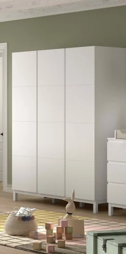 Vipack Kleiderschrank »in modernem Design, Türen mit Profilfräsung, pflegeleichter Oberfläche« mit 3 Drehtüren inkl. Soft-Close, Wäschwfächer, Ausf. weiß lackiert