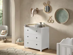 Vipack Kommode »Amori mit 3 geräumigen Schubladen, hier haben Sie alles griffbereit« 2 Stk. tlg. inkl. Wickelaufsatz aus massiver Kiefer, Kommode aus MDF weiß lackiert