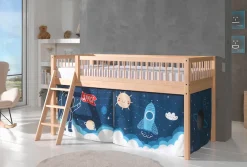 Vipack Spielbett »Forrest, Absturzschutz mit Sprossen-Optik, Pfostenstärken ca. 50x50mm« Buche natur lackiert, stabil und hochwertig gebaut, inkl. Lattenrost,90/200 cm, inkl. Vorhang-Set 3-tlg., Spielbereich unter dem Bett