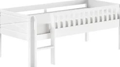 Vipack Spielbett »Scott mit niedriger Einstiegshöhe, inkl. Leiter und Rolllattenrost« in Kiefer massiv, weiß 90x200 cm, wahlweise ohne und mit Rollboxen