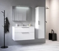 welltime Hochschrank »G-Line« mit Rillentür, Chromgriff, Soft-Close-Funktion