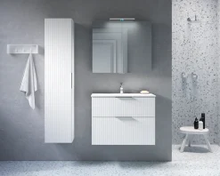 welltime Hochschrank »G-Line« mit Rillentür, Chromgriff, Soft-Close-Funktion