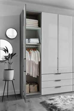 WIEMANN Kleiderschrank »Monaco« mit Teil-Glasfront sowie hochwertige Beschläge inkl. Dämpfung