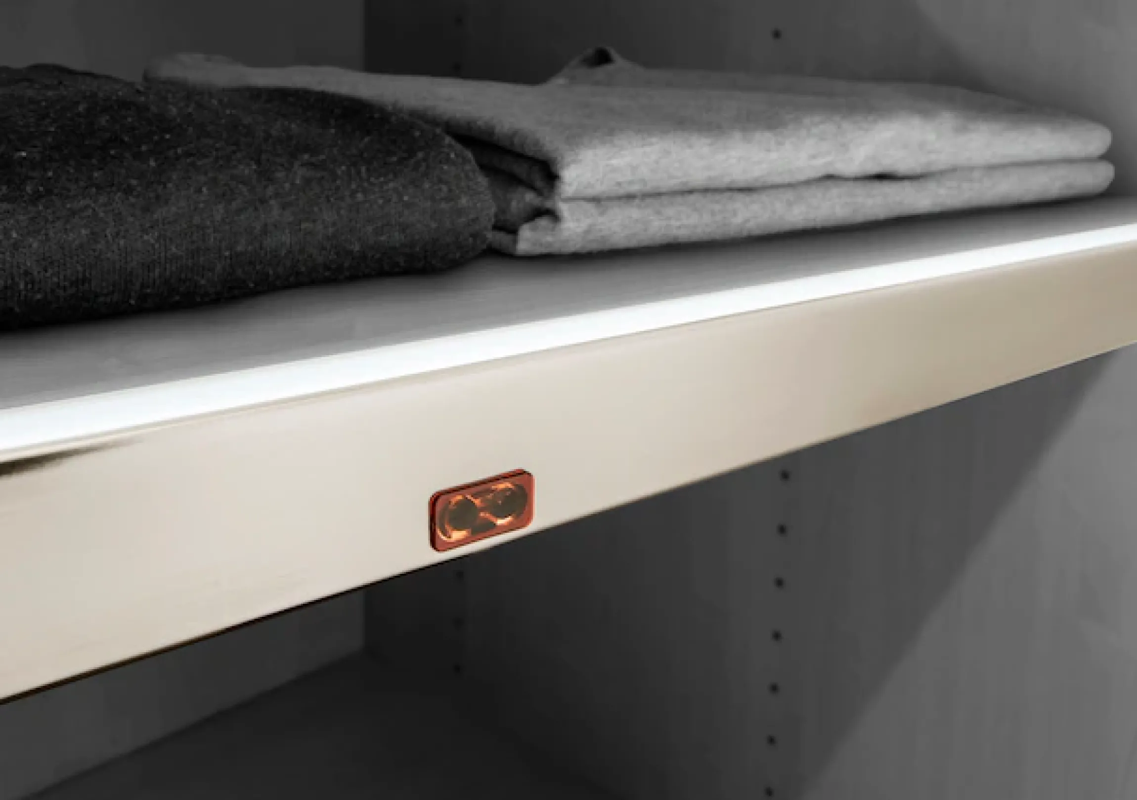 WIEMANN Schrankleuchte Warmweiß LED-Lichtblende für Einlegeböden