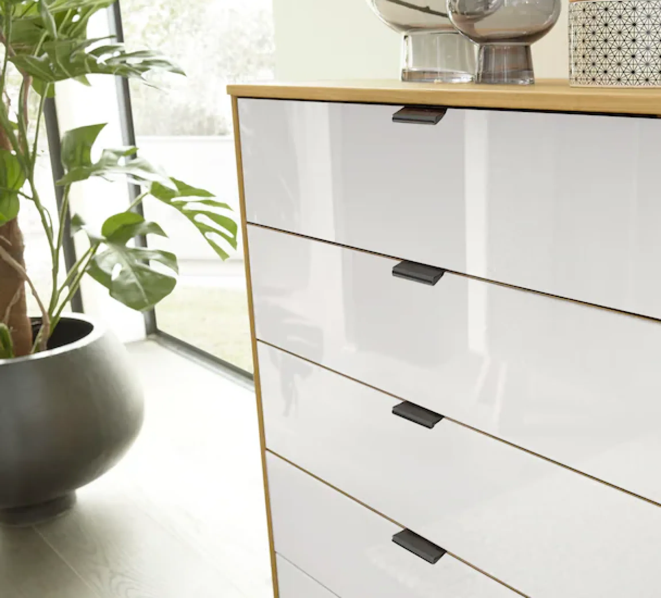 WIEMANN Schubkastenkommode »Cardiff Sideboard, Wäscheschrank, teilmassiv Erle, mit Schubladen« Glas- oder Massivholzfront, verschiedene Breiten, MADE IN GERMANY,Schubkästen inklusive Selbsteinzug und Dämpfung