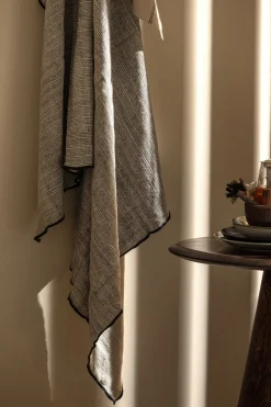 WOOOD Beistelltisch »Posture aus Mangoholz mit organischer Platte und Standfuß 60x53x51 cm« Tragkraft 15 kg, Standfuß Ø 16–29 cm, Plattendicke 3 cm