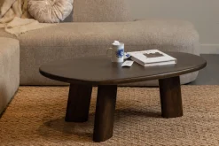 WOOOD Couchtisch »Roundly aus Mangoholz mit organisch geformter Platte 110x60x40 cm« Tragkraft 30 kg, Plattendicke 4 cm, Beine 14 cm breit