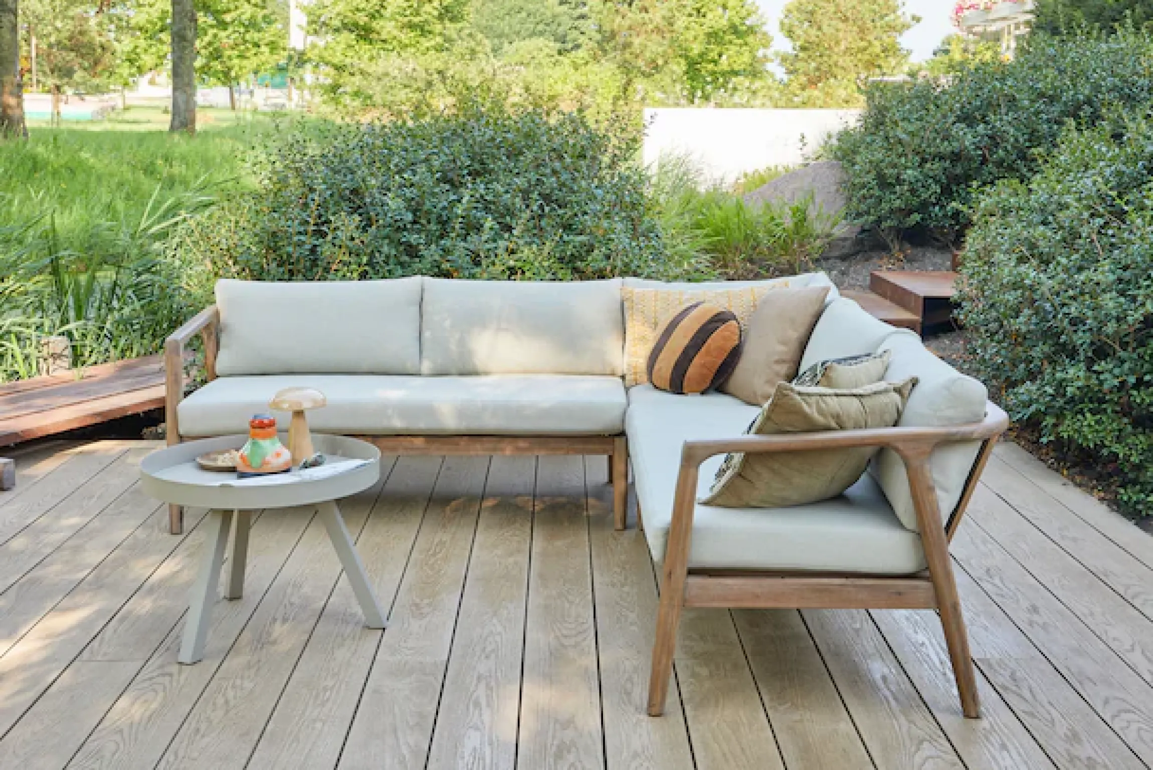 WOOOD Ecksofa »Biam Akazienholz mit Kissen und Eckaufbau H 67 x B 227 x T 227 cm« Tragkraft 500 kg, natürliche Holzöle für Wasserabweisung, pfleigleicht