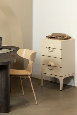 WOOOD Kommode »Merge Eukalyptusholz mit Metallbeinen H 89 x B 44 x T 45 cm« Einzigartiger Griff, Tragkraft 10 kg pro Auszug, montiert geliefert