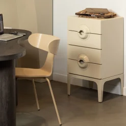 WOOOD Kommode »Merge Eukalyptusholz mit Metallbeinen H 89 x B 44 x T 45 cm« Einzigartiger Griff, Tragkraft 10 kg pro Auszug, montiert geliefert
