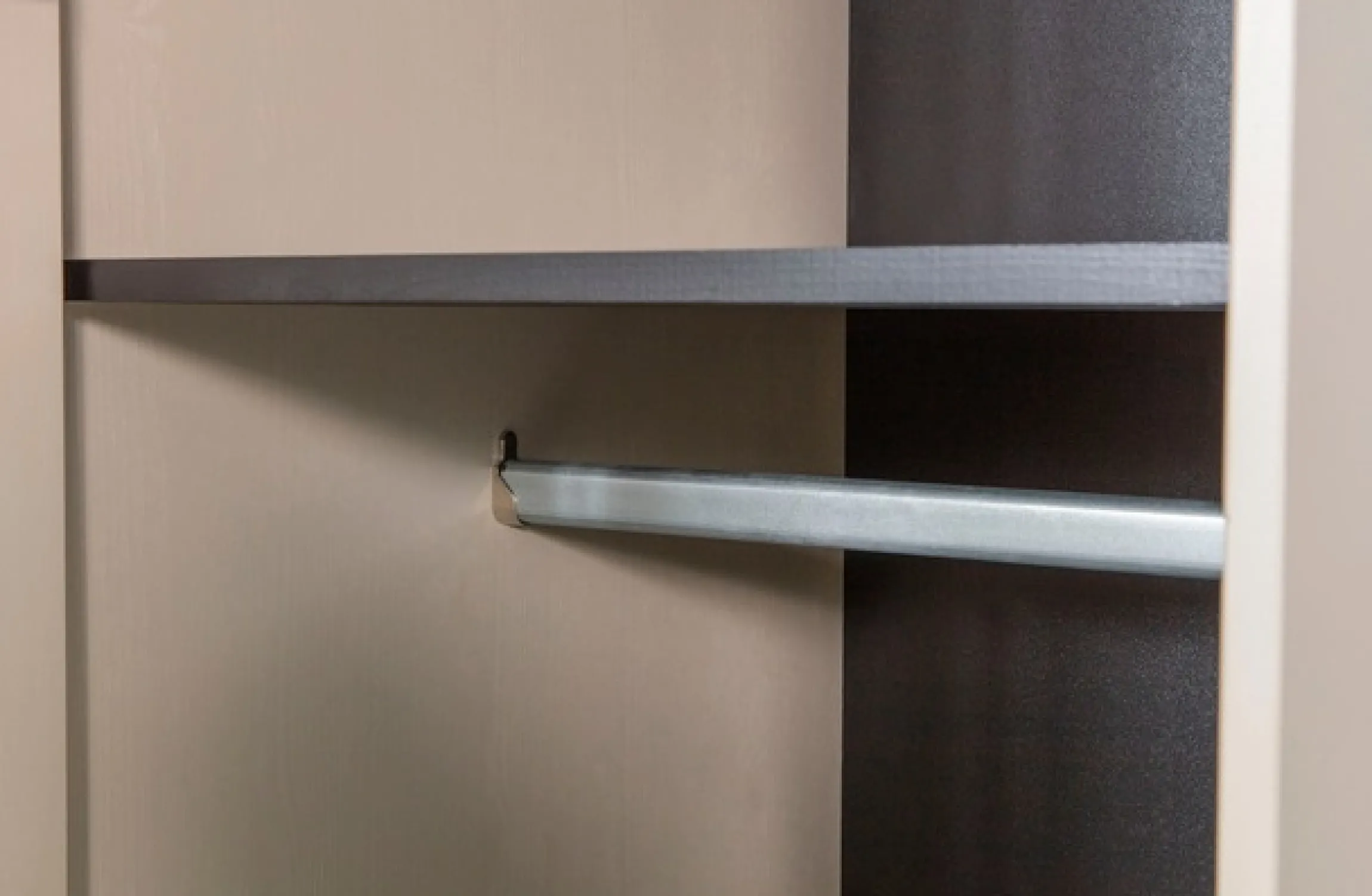 WOOOD Mehrzweckschrank »Daily FSC®-Kiefernholz mit Druckmechanismus« H 200 x B 100 x T 58 cm, pfleigleicht, einfach zu montierbar