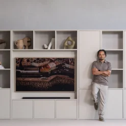 WOOOD Mehrzweckschrank »Meggy Kiefernholz Druckmechanismus, sichtbare Maserung 55x40x215 cm« Tragkraft 10 kg pro Boden, Tür beidseitig montierbar