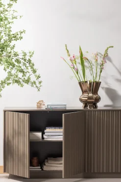 WOOOD Sideboard »Nova mit FSC®-Mix Massivkiefer und Dämpfung Funktion 200 x 40 x 85 cm« Tragkraft 15 kg pro boden, sichtbare Maserung, einfach zu montieren