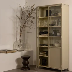 WOOOD Vitrine »EXHIBITSCHRANK METALL B/T/H: 99/44/200 cm« Die Vitrine Exhibit aus mattem Metall bietet 5 robuste Einlegeböden.