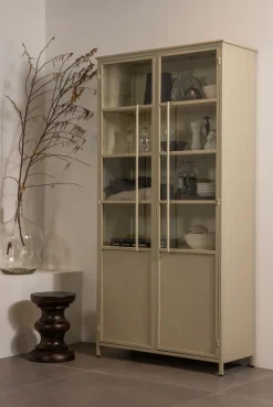 WOOOD Vitrine »EXHIBITSCHRANK METALL B/T/H: 99/44/200 cm« Die Vitrine Exhibit aus mattem Metall bietet 5 robuste Einlegeböden.