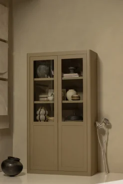 WOOOD Vitrine »Gunnar FSC®-Kiefernholz mit Glasstüren H 217 x B 120 x T 48 cm« Tragkraft 150 kg gesamt, wasserbasierter Schutzlack, Pfleigleicht